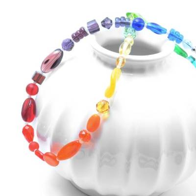 Glasperlenkette Regenbogen . Farbenfrohe Halskette . Kette kurz . Glasperlenkette bunt . Mulitcolor Schmuck