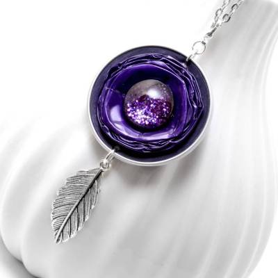 Lange Kette mit Kaffeekapsel . Upcyclingkette Ultraviolett . Schmuck mit Wechselanhänger . Schmuck Recycling mit Blatt und Glitzer