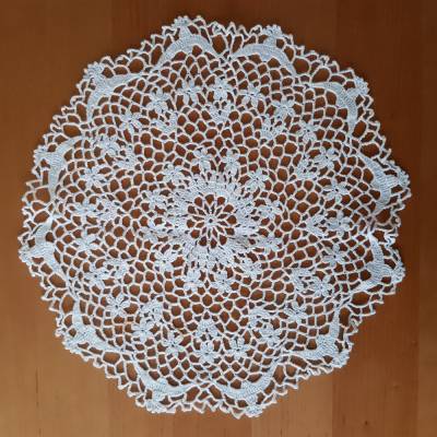 Vintage weißes rundes gehäkeltes Deckchen, 45 cm, Handmade aus Baumwolle
