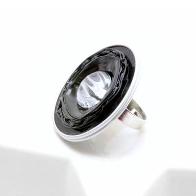 Ring aus Kaffeekapsel in Schwarz . Upcyclingschmuck mit Zebramuster . Statementring . Marmorierung . Schwarz Weiß . Größenverstellbar