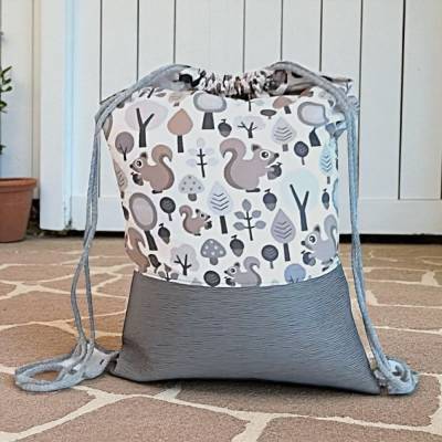 Turnbeutel, Rucksack grau mit Eichhörnchen