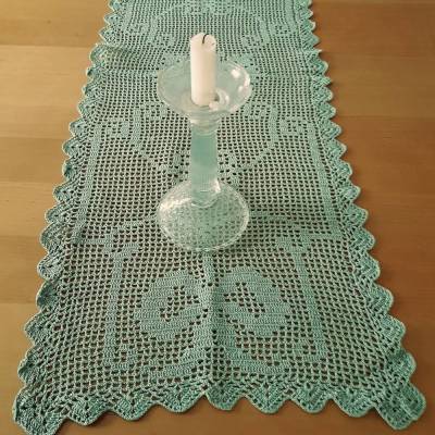 Vintage grüner handgehäkelter Tischläufer aus Baumwolle – Unikat, 120 cm x 40 cm