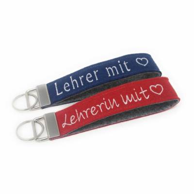 Schlüsselanhänger personalisiert aus Filz mit Namen Text Geschenk zum Schulanfang Schlüsselband Schulkind Lehrerin mit Herz - Schriftfarbe weiß, Innenfilz grau/hellgrau meliert, Motiv nach dem Text