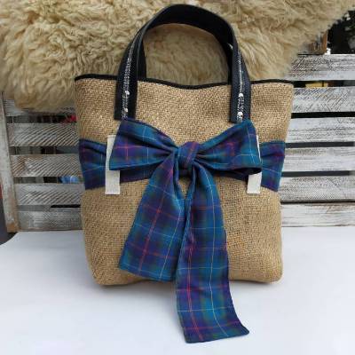 Upcycling Shopper / Handtasche aus einem schicken Kaffeesack, Gürtel und einer Schleife