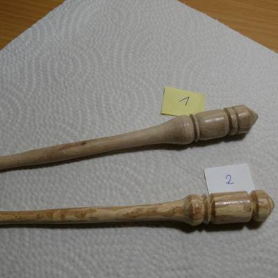 Sehr schöne Haarnadeln aus gestockter Birke und Walnussbaum, die Nadeln sind von Hand gedrechselt..