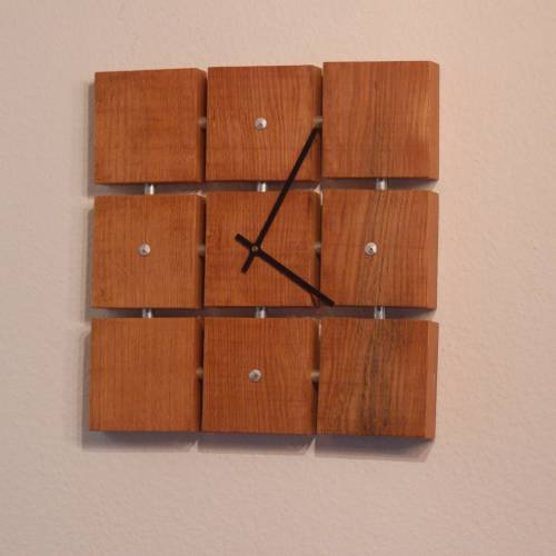 Rustikale Wanduhr aus dickem Eichenbrett, tolle Struktur