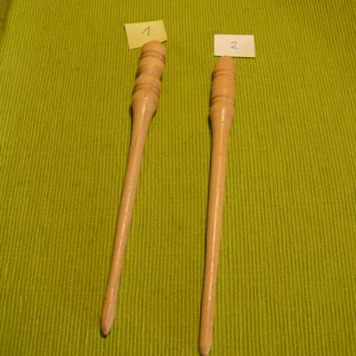 Sehr schöne Haarnadeln aus Kirschbaum, die Nadeln sind von Hand gedrechselt..