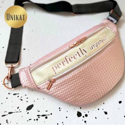 Unikat / Trendy Crossbag / Crossbody / HipBag / Bauchtasche / Gürteltasche / Slingbag aus Nietenleder in Rosé Metallic