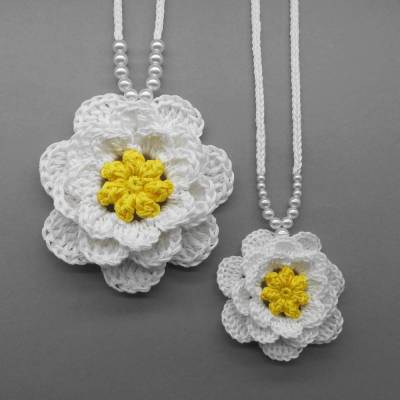 Häkelanleitung Blume - 3D Dekohänger aus Wollresten