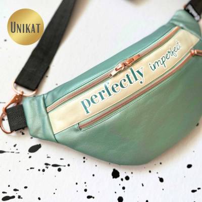 Unikat / Trendy Crossbag / Crossbody / HipBag / Bauchtasche / Gürteltasche / Slingbag aus Kunstleder in Patinagruen