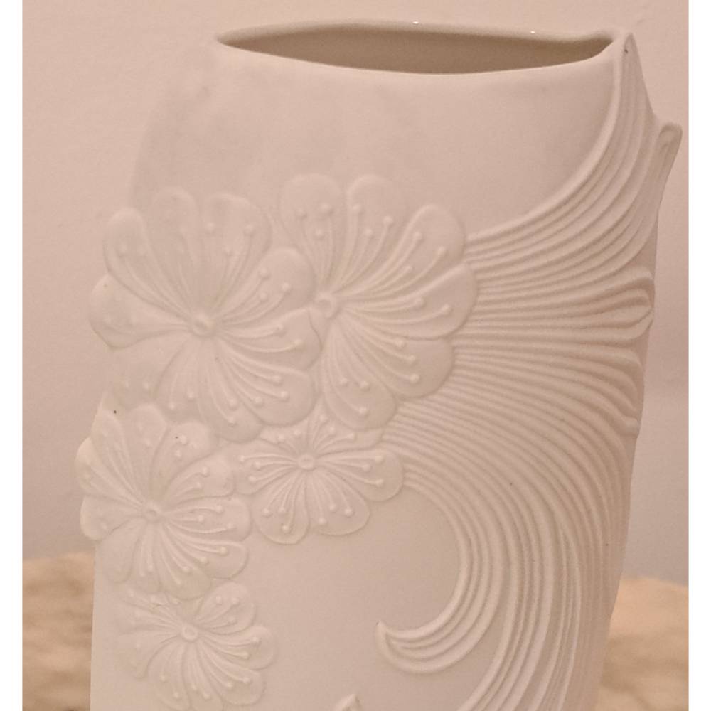 Kaiser *** ovale Vase *** Bisquit *** Ein Traum in weiß ***