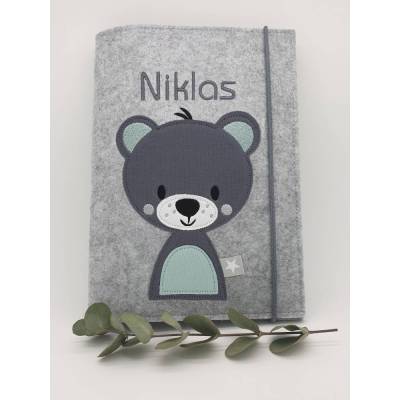 bestickte Filz U-Hefthülle mit Bär und Namen hellgrau Grau/Mint, Grau/Hellblau, Grau/Rosa