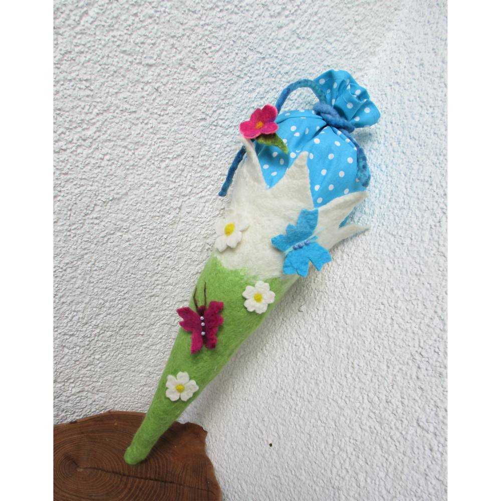 Schultüte gefilzt Filzschultüte mit Filzblumen und Schmetterlingen türkis Bild 1