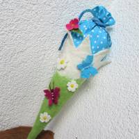 Schultüte gefilzt Filzschultüte mit Filzblumen und Schmetterlingen türkis