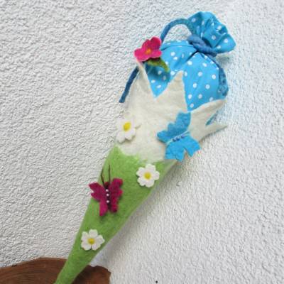 Schultüte gefilzt Filzschultüte mit Filzblumen und Schmetterlingen türkis