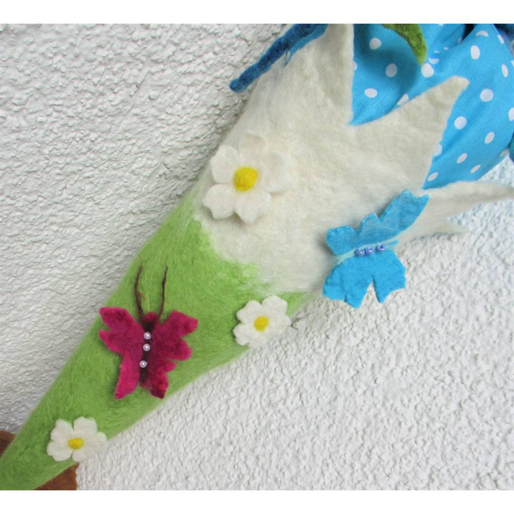 Schultüte gefilzt Filzschultüte mit Filzblumen und Schmetterlingen türkis Bild 4