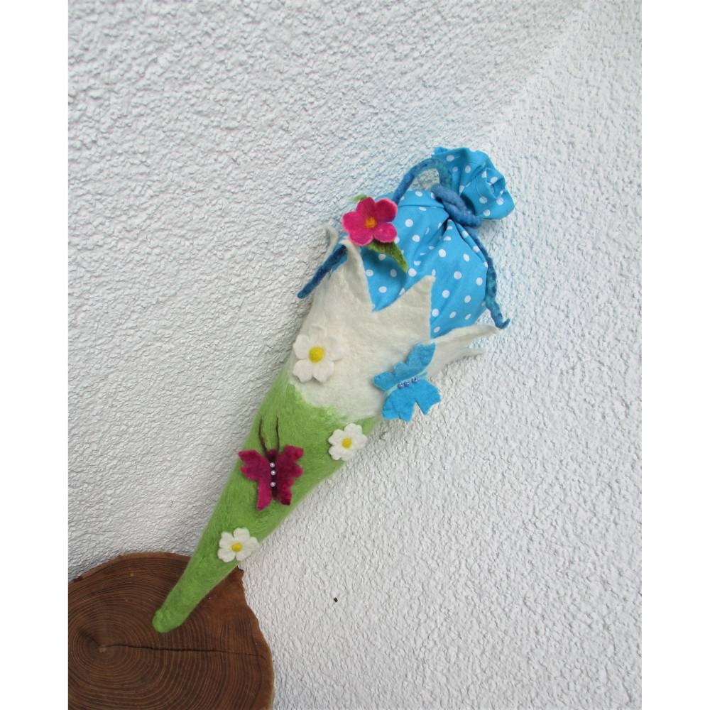 Schultüte gefilzt Filzschultüte mit Filzblumen und Schmetterlingen türkis Bild 5