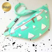 Unikat / Trendy Crossbag / Crossbody / HipBag / Bauchtasche / Gürteltasche / Umhängetasche Maritim in Aqua mit Booten