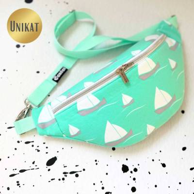 Unikat / Trendy Crossbag / Crossbody / HipBag / Bauchtasche / Gürteltasche / Umhängetasche Maritim in Aqua mit Booten