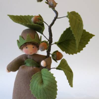 Haselnuss - Blumenkind - Jahreszeitentisch - Waldorf Art- Art.Nr. HE26