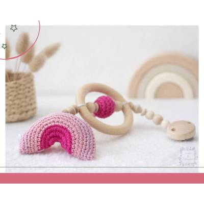 Regenbogen Anhänger Rosa für den Kinderwagen | gehäkelt | Geschenk zur Geburt | Taufgeschenk | Babyparty |