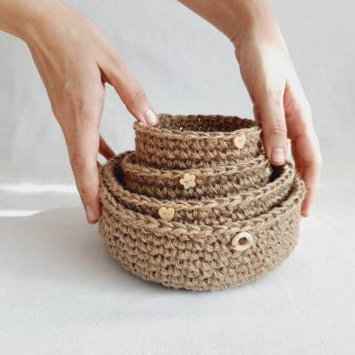 Handgefertigter Jutekorb zur Organisation Ihres Wohnraums