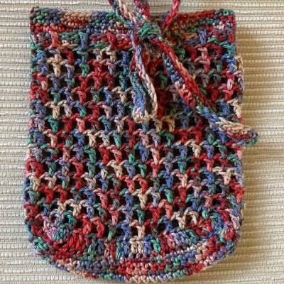 Buntes Häkelnetz für kleine Schätze oder als Verpackung für ein Geschenk