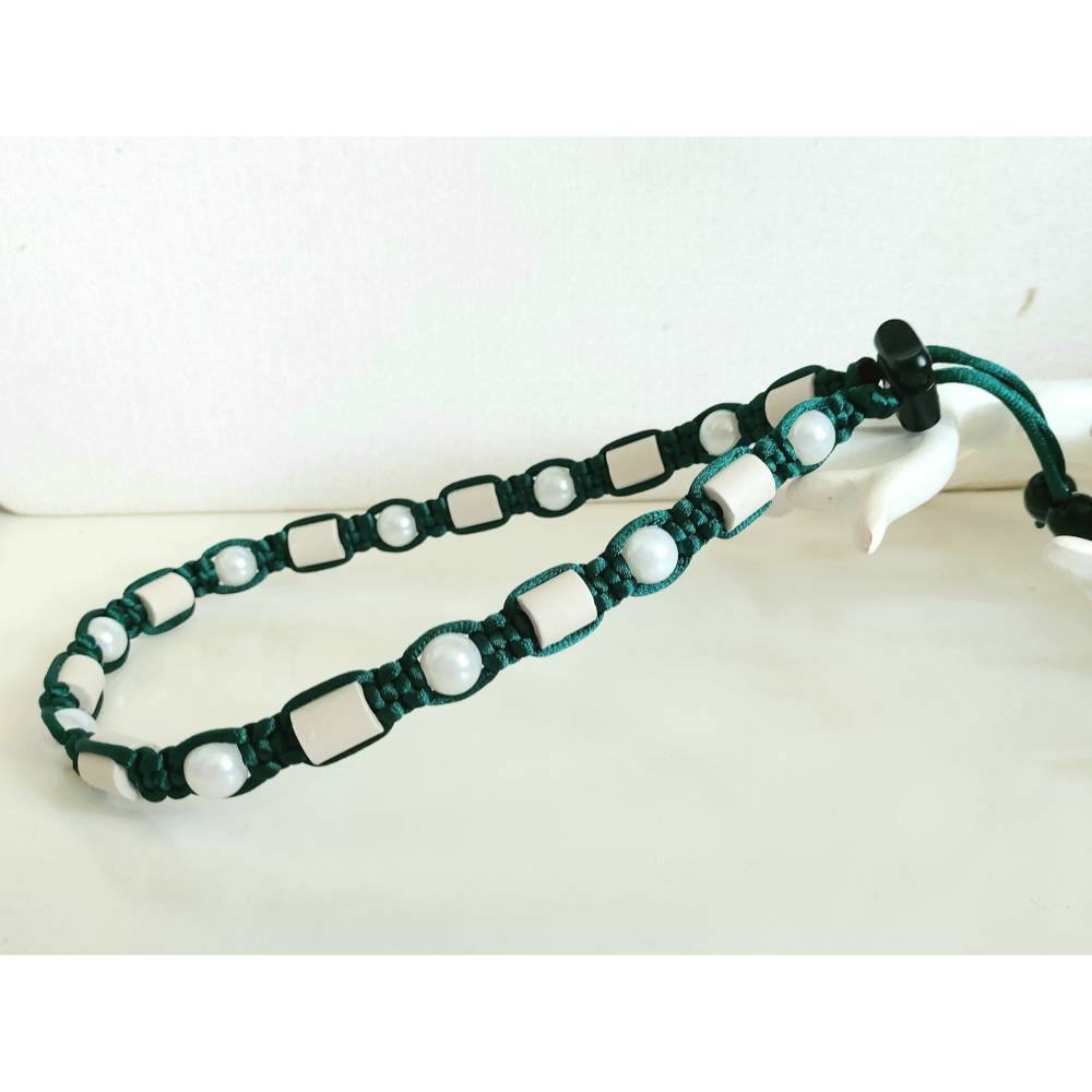 EM-Keramik Halsband Dunkelgrn mit weien Perlen