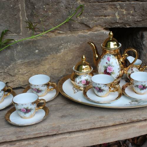 Mokkaservice mit Porzellantablett 14 tlg. Barockstil 24 K Goldauflage Rosendekor Porzellan HK Bavaria Vintage Germany