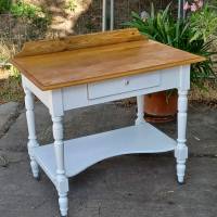 Berliner Küchentisch um 1900 in Shabby Chic mit Original Rollen