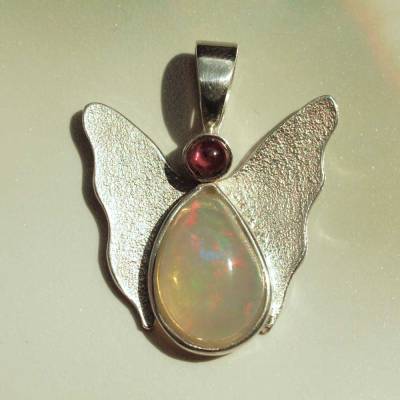 Engelanhänger, Rhodolith (roter Granat), Welo Opal, Silberflügel, Schutzengel