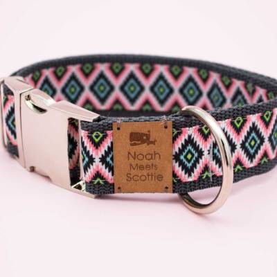 Hundehalsband oder Hundegeschirr mit Muster,  nordisch, grau