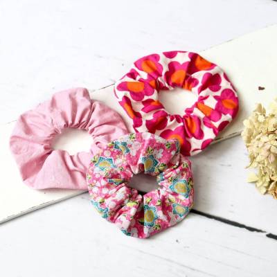Scrunchie Haargummi Blumen – Handgemachtes Haaraccessoire aus Baumwolle