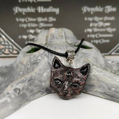 Mystische Katze mit drittem Auge, Halskette mit Anhänger aus Keramik in Wicca-Gothic Stil