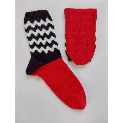Anleitung: Zickzack - Colorwork Socken stricken in 2 oder mehr Farben, perfekt für Reste