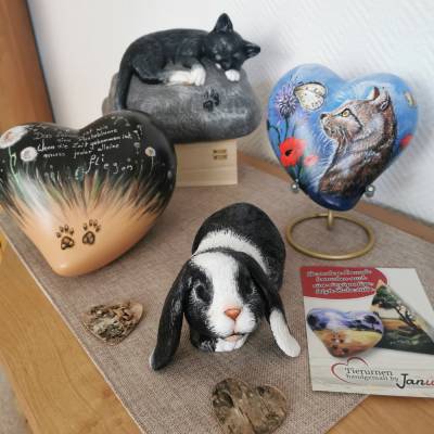 Tierurnen-handgemalt ️ Für die immerwährende Erinnerung. Künstlerurne, Handarbeit 