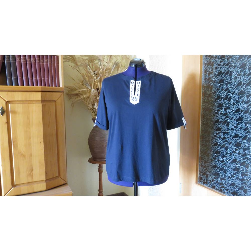 Maritimes blaues Damen T-Shirt "Anker - Leinen los",  mit schönen Details. Bild 1