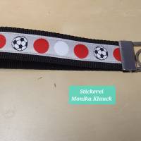 Schlüsselband Fußballfan – Handgemachtes Schlüsselband mit Fußballmotiv