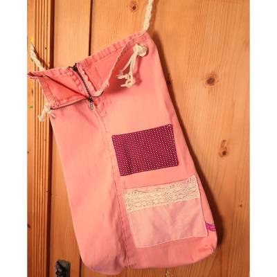 Upcycling Jeanstasche mit Reißverschluss & aufgesetzten Taschen – Unikat aus Franken