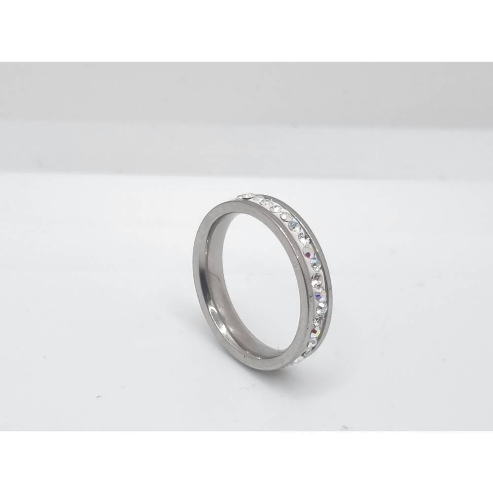 Ring Schmaler Bandring Edelstahl verziert mit kleinen Chaton Kristallen ...
