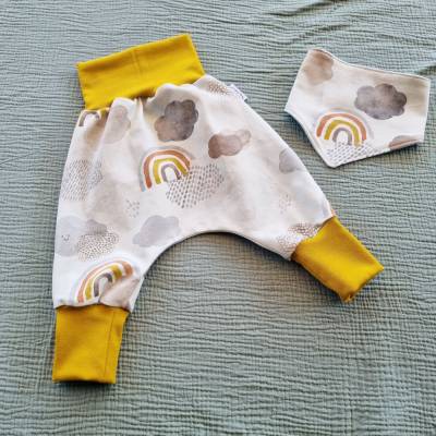 Baby Set in Gr. 56/62, Mitwachshose bzw Pumphose mit Lätzchen, schöne Baby Kleidung, Erstlingskleidung