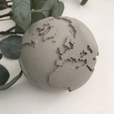Für Weltenbummler: Cooler Globus aus Beton, Erdkugel, grau, ca. 8 cm Durchmesser