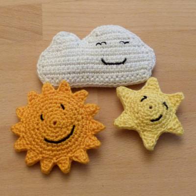 Häkelanleitung Quietscher-Greifling Sonne, Stern und Wolke, Babyspielzeug, pdf-Datei