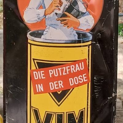 Geprägtes altes Werbeblech -  Die Putzfrau in der Dose  -  Vim Putzt alles