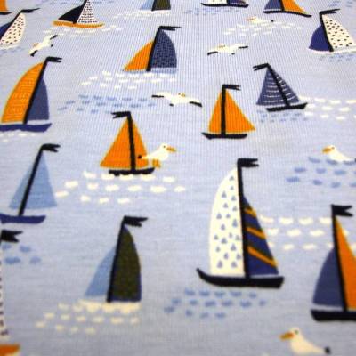 Rest 0,53m hellblauer Jersey mit Segelschiffen & Möwen – Öko-Tex, 150cm breit