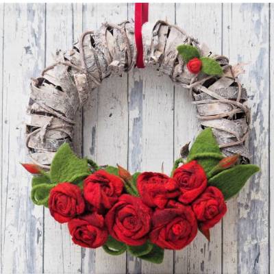 Wunderschöner Türkranz mit roten Rosenblüten;  Produkt #904876