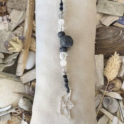 Beach Scent „Paperboat“ silber - Makramee-Dufthänger mit Edelsteinen und Lava-Nugget zum Beduften