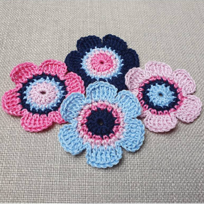 4er Set Häkelblumen für romantische Verzierungen deiner DIY-Projekte