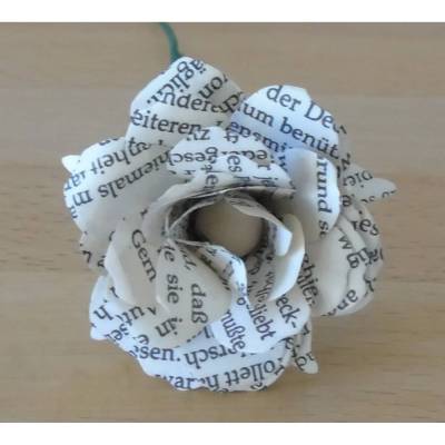 Papierrose aus alten Buchseiten – Handgemachte Buchrose als Geschenk & Deko