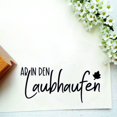 kleiner Herbststempel "Ab in den Laubhaufen" für Anhänger und Etiketten, kleine Geschenke und Mitbringsel